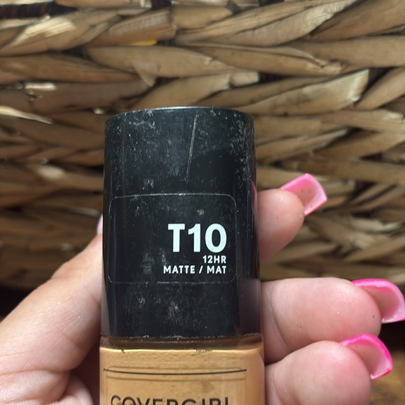 COVERGIRL Tan Foundation Liquid Makeup - Picture 3 of 4